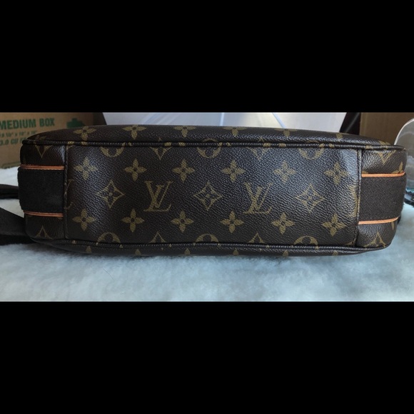 **SOLD** Authentic LV Beaubourg MM Messenger - Picture 6 of 8